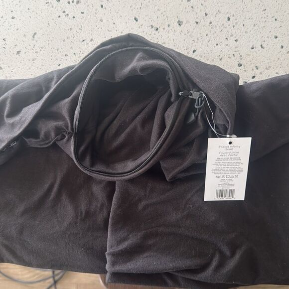 Beyond Yoga Pocket Infinity Scarf Matte Black Versatile Lightweight Wrap NWT - Picture 6 of 8